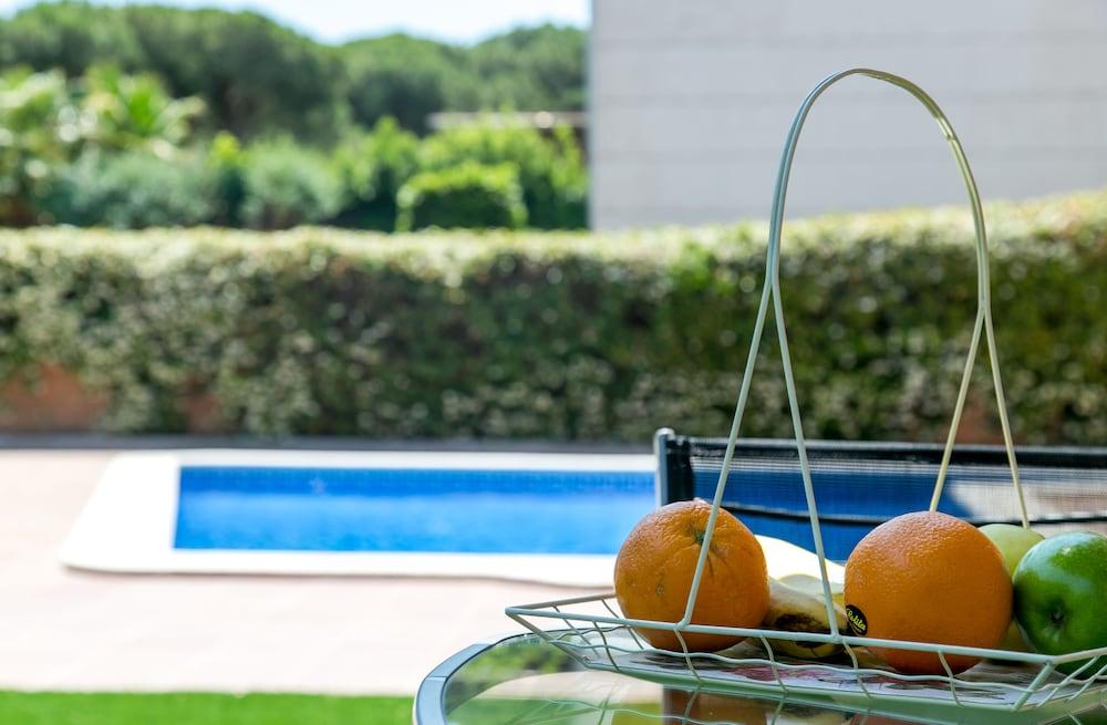 Aparthotel Bardon Castelldefels Exterior photo