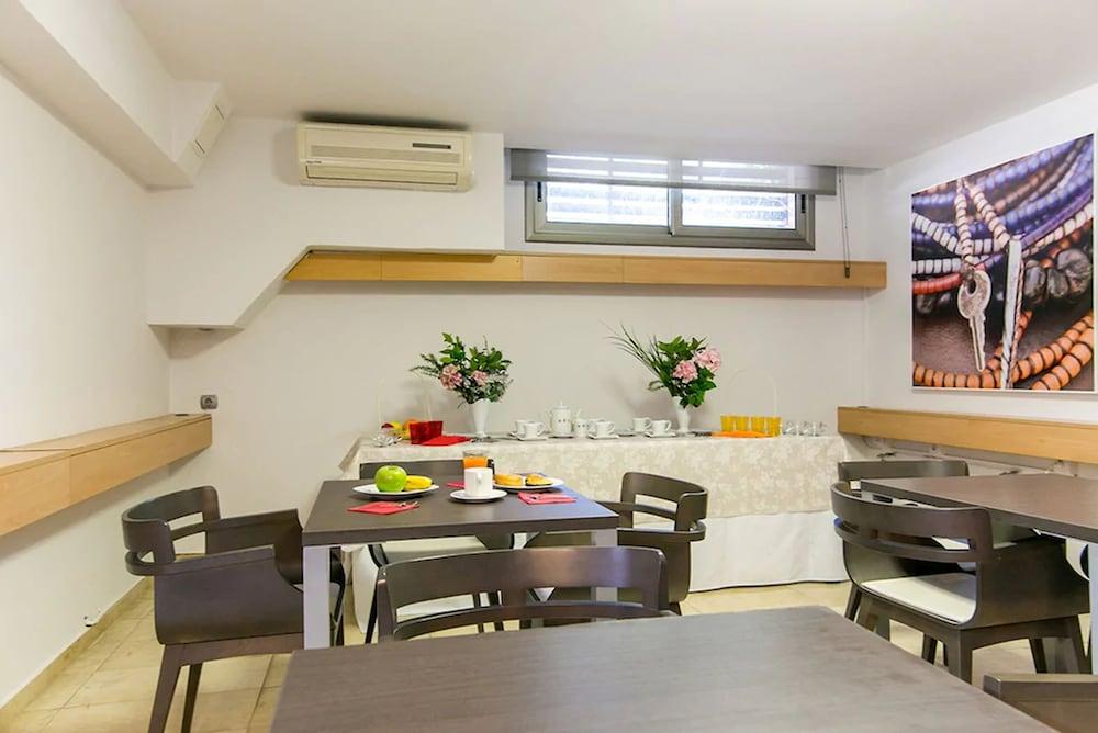 Aparthotel Bardon Castelldefels Exterior photo
