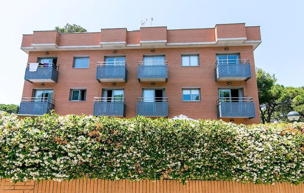 Aparthotel Bardon Castelldefels Exterior photo