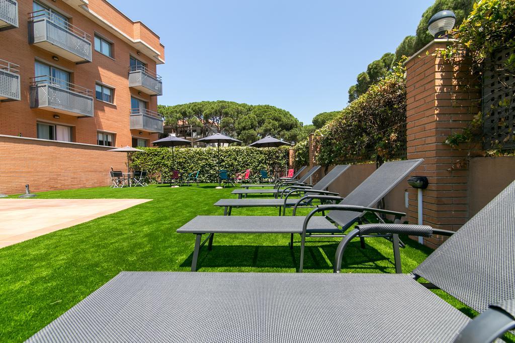 Aparthotel Bardon Castelldefels Exterior photo