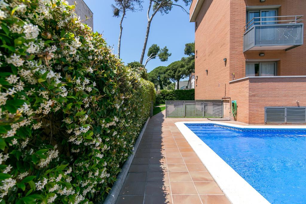 Aparthotel Bardon Castelldefels Exterior photo